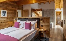 22 Summits Apartments